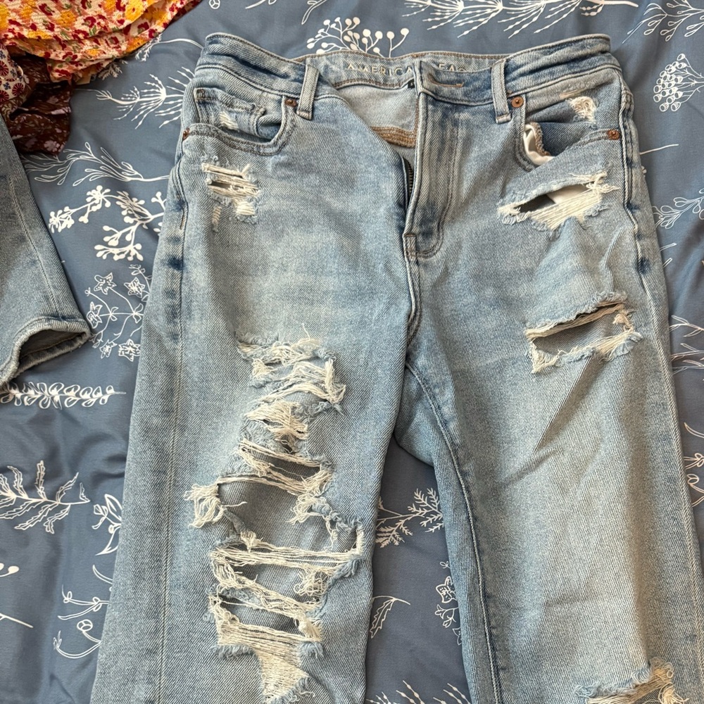 American Eagle Outfitters Women's Light Blue Distressed Jeans